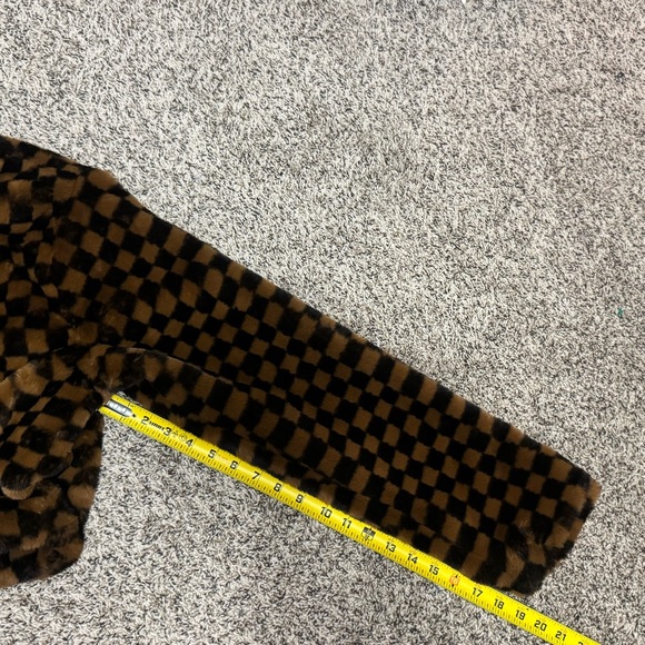 Le Lis Faux Fur Checkerboard Cropped Jacket - Picture 10 of 14